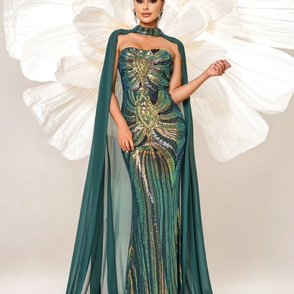 Cape Tube Top, Two Piece, Strapless with an added Cape,  Contrast Sequin… - Picture 6 of 16